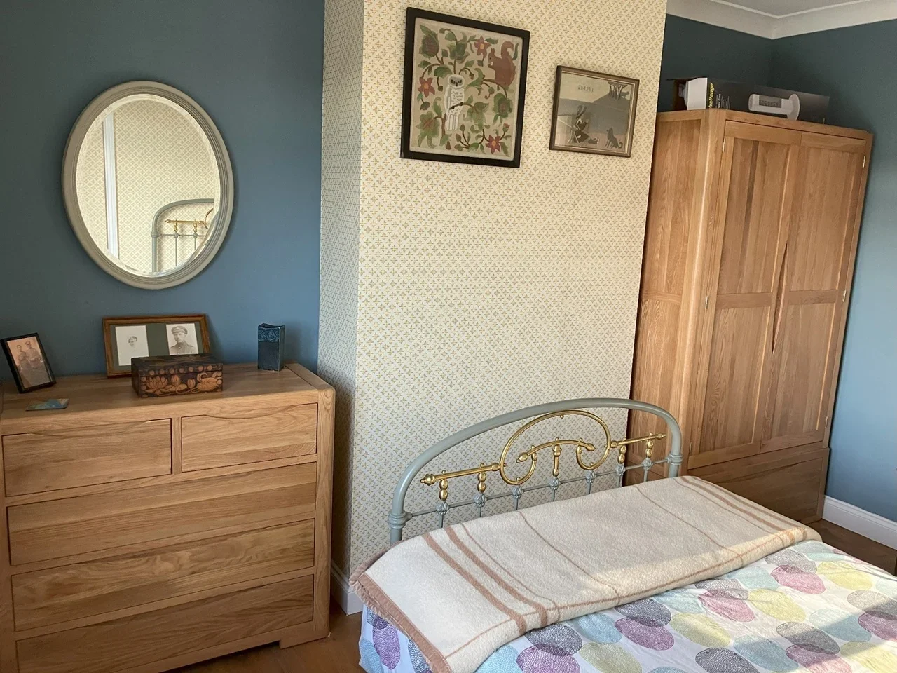 Room Anchor Hill in Woking