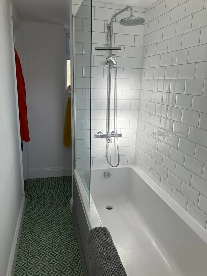 Room Anchor Hill in Woking
