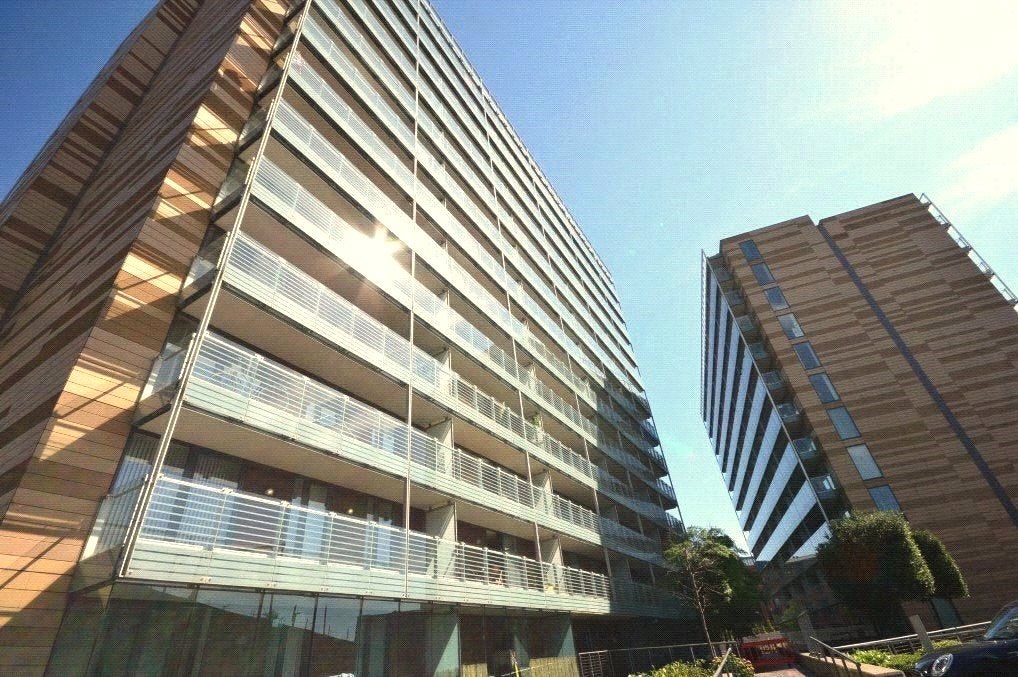 Flat Kelso Place in Manchester