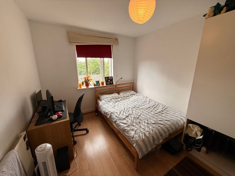 Room Rectory Square in Greater London