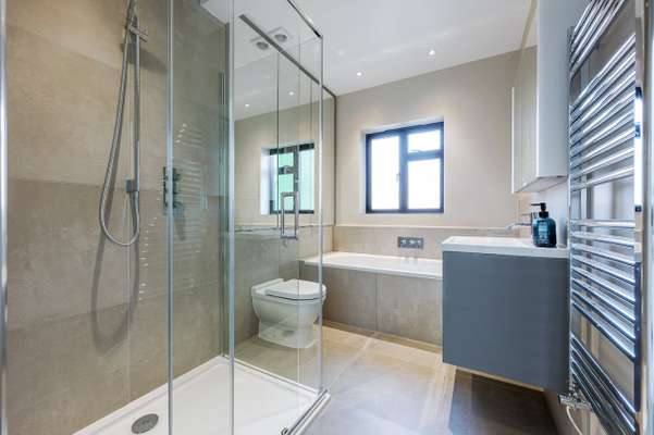 Flat Fairlawn Grove in Greater London