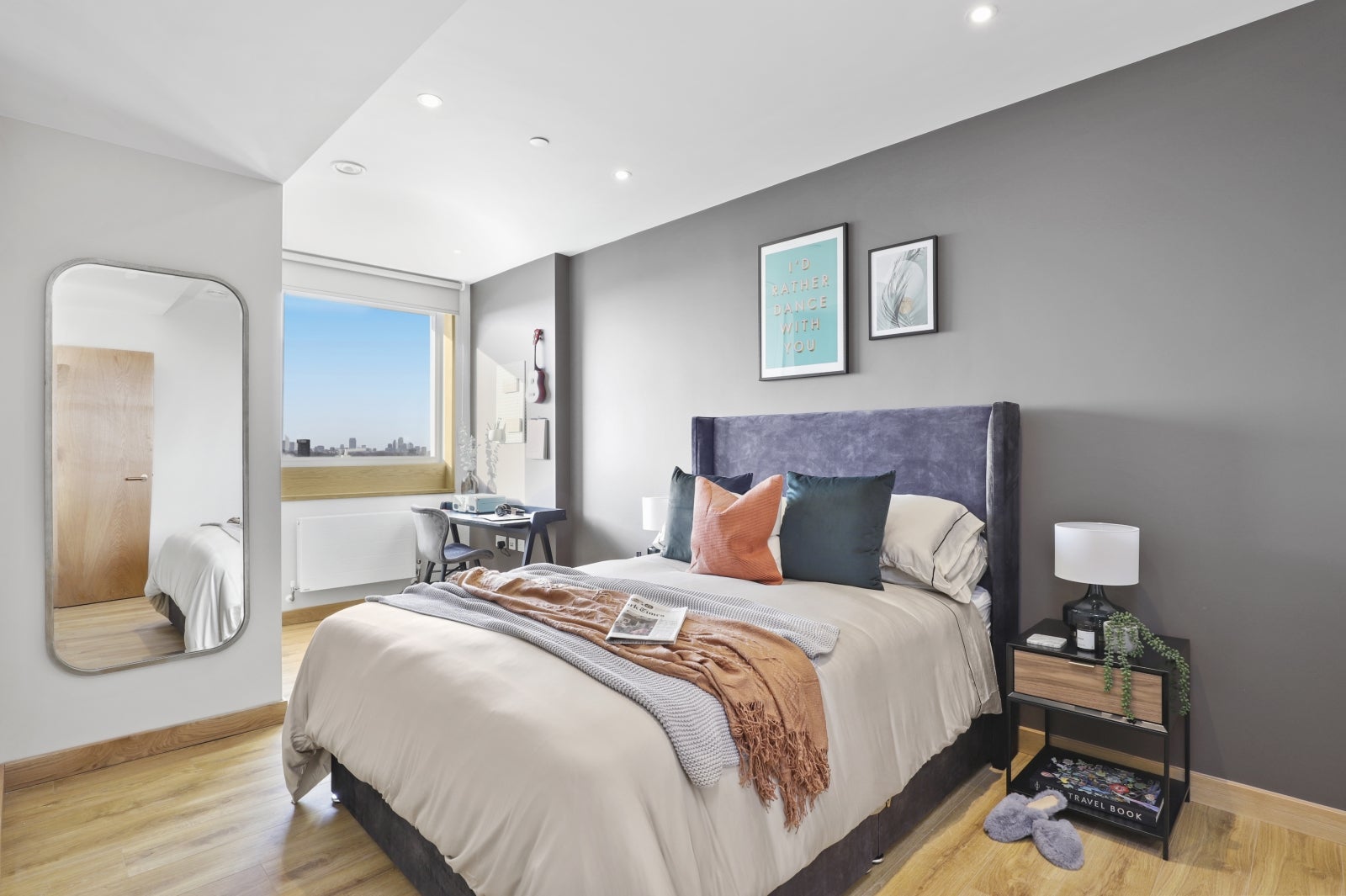 Flat Anthems Way in Greater London