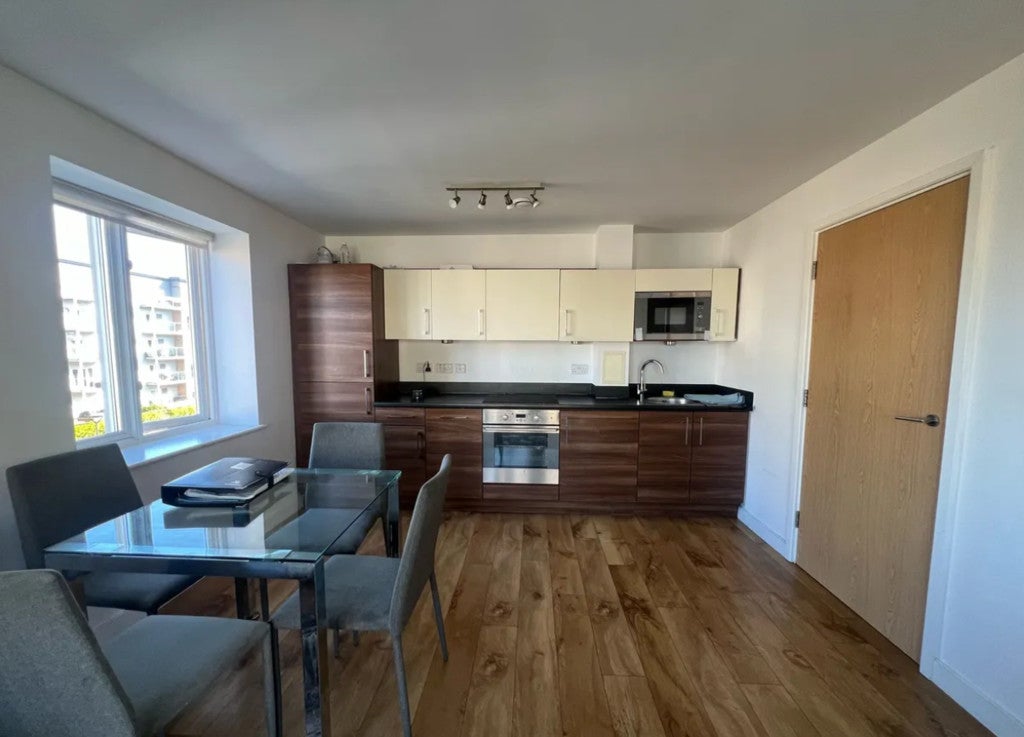 Flat Park Lodge Avenue in Greater London