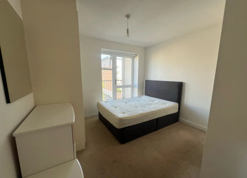Flat Park Lodge Avenue in Greater London