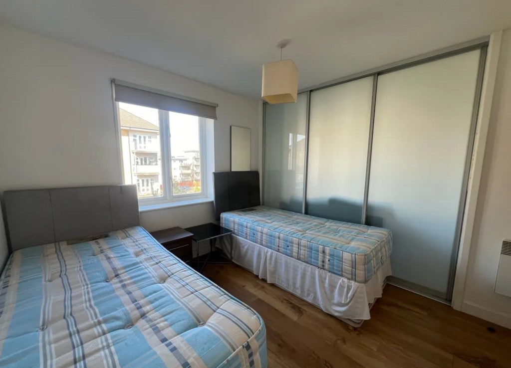 Flat Park Lodge Avenue in Greater London