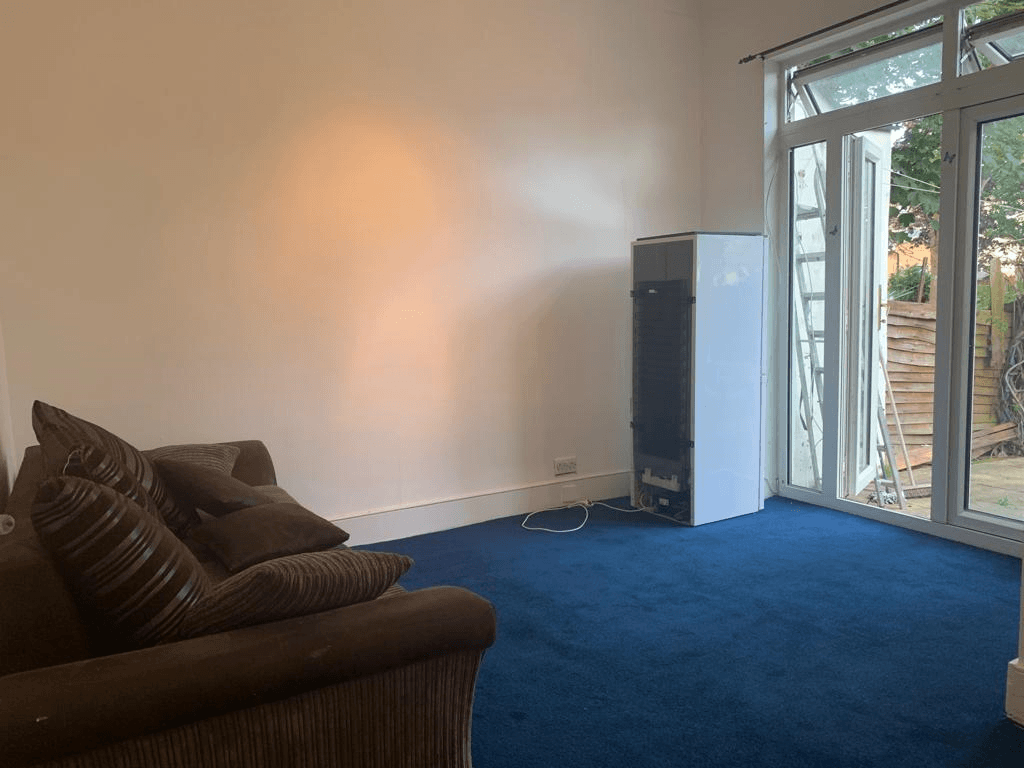 Flat Colenso Road in Greater London