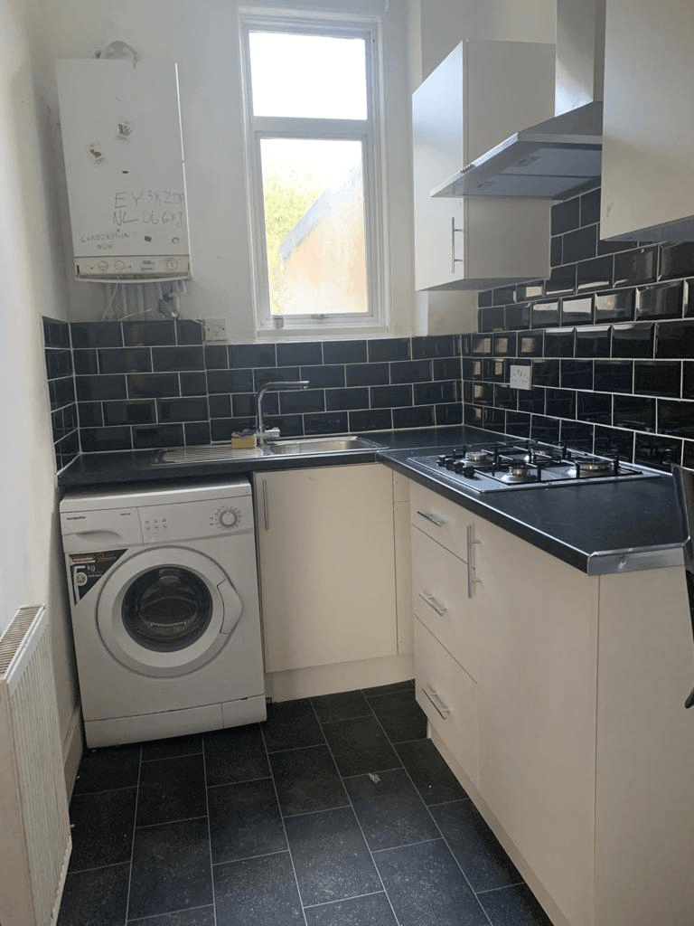 Flat Colenso Road in Greater London