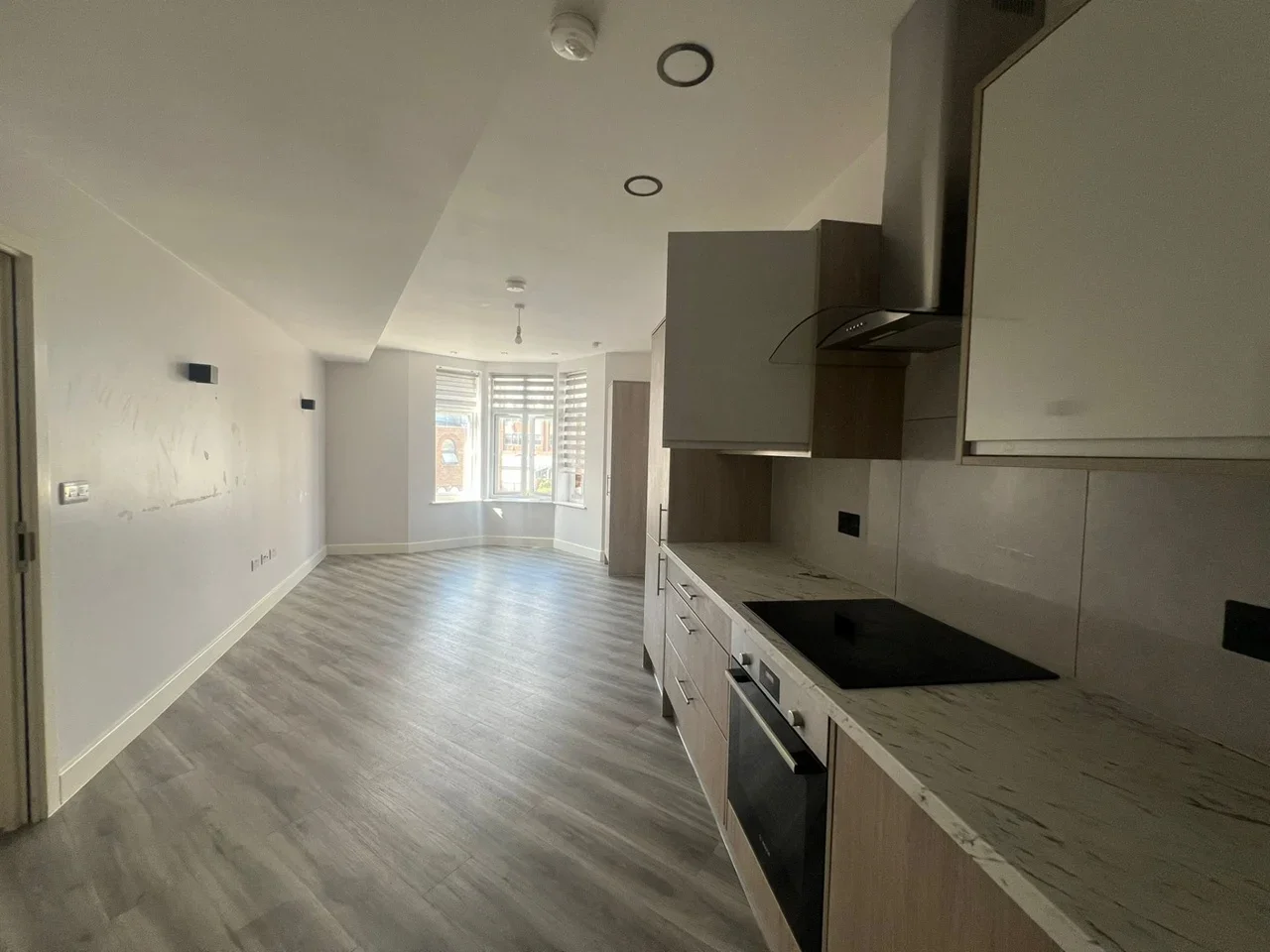 Flat Woodcote Road in Greater London