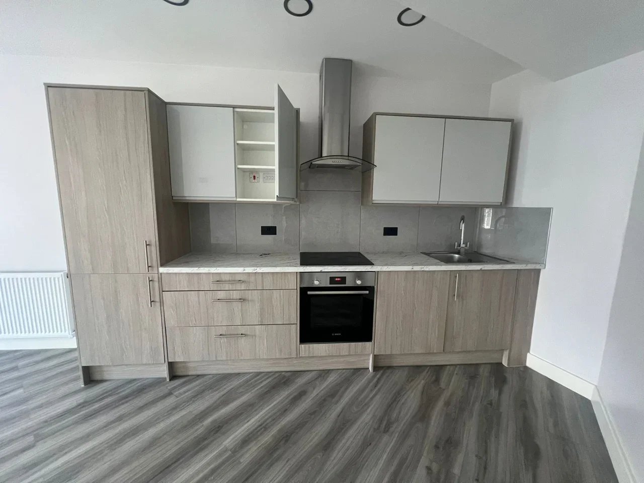 Flat Woodcote Road in Greater London