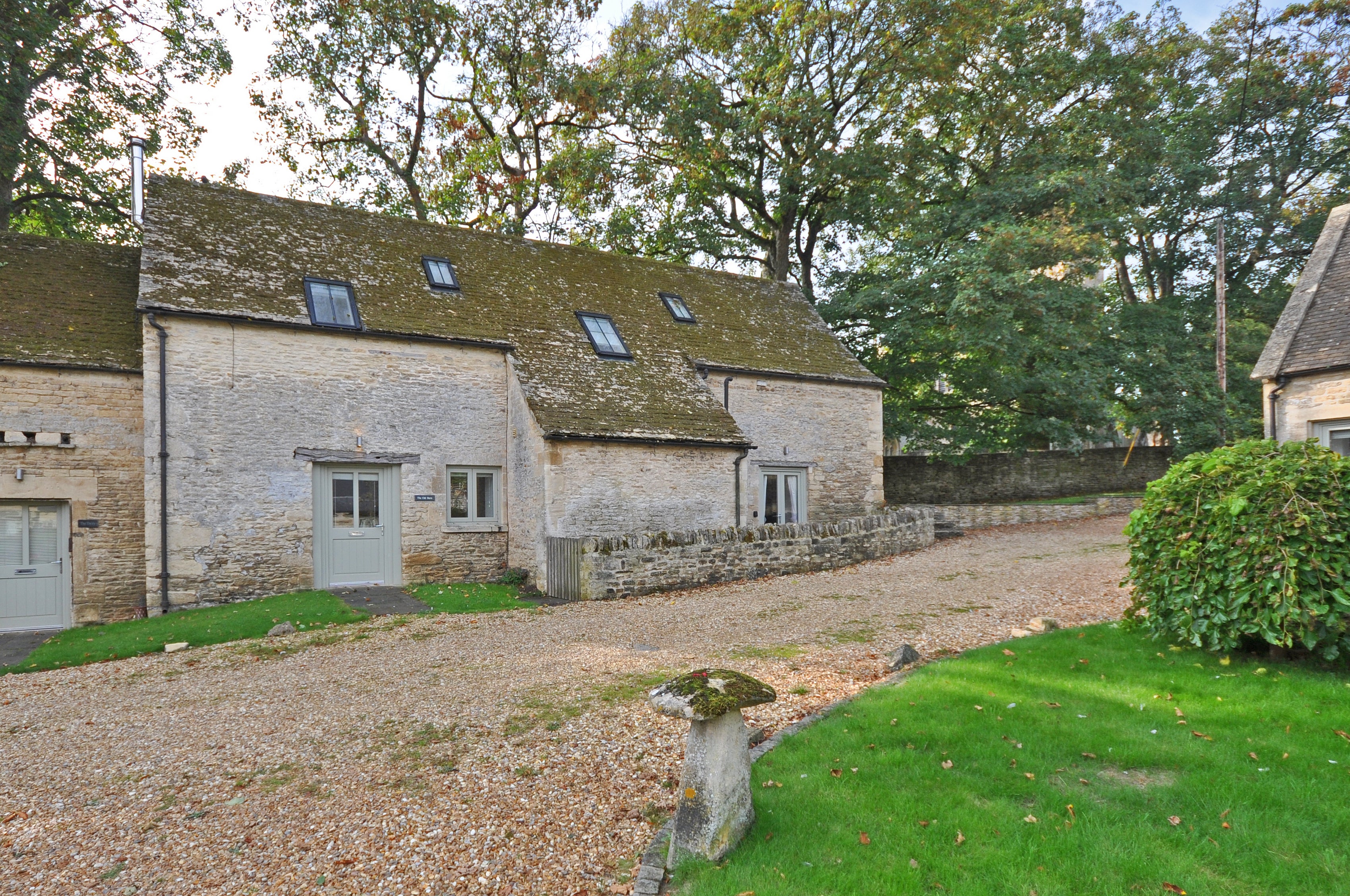 House Church Walk in Cotswold District