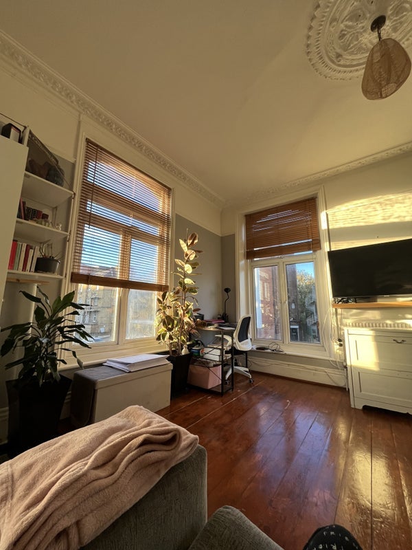 Room High Street in Greater London