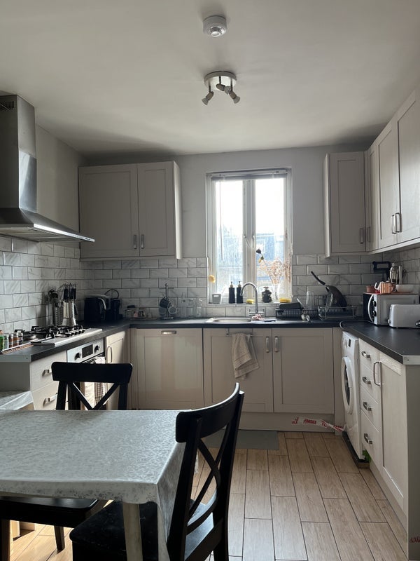 Room High Street in Greater London