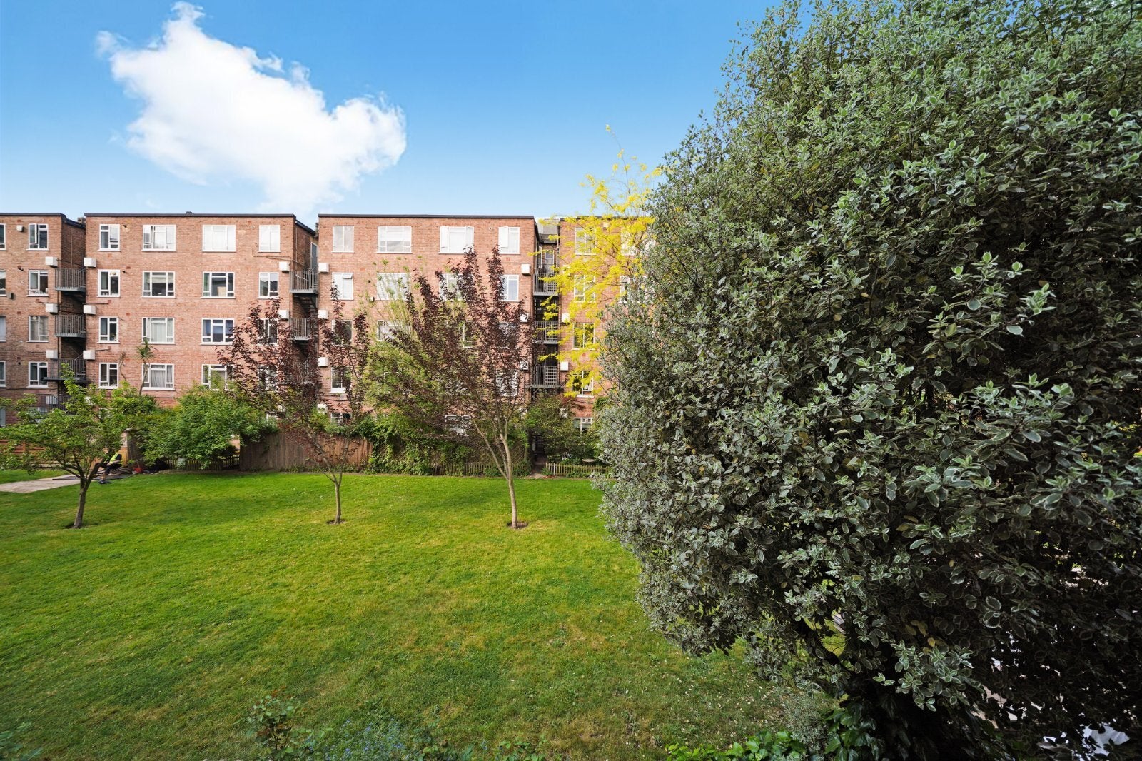 Flat Eamont Street in City of Westminster