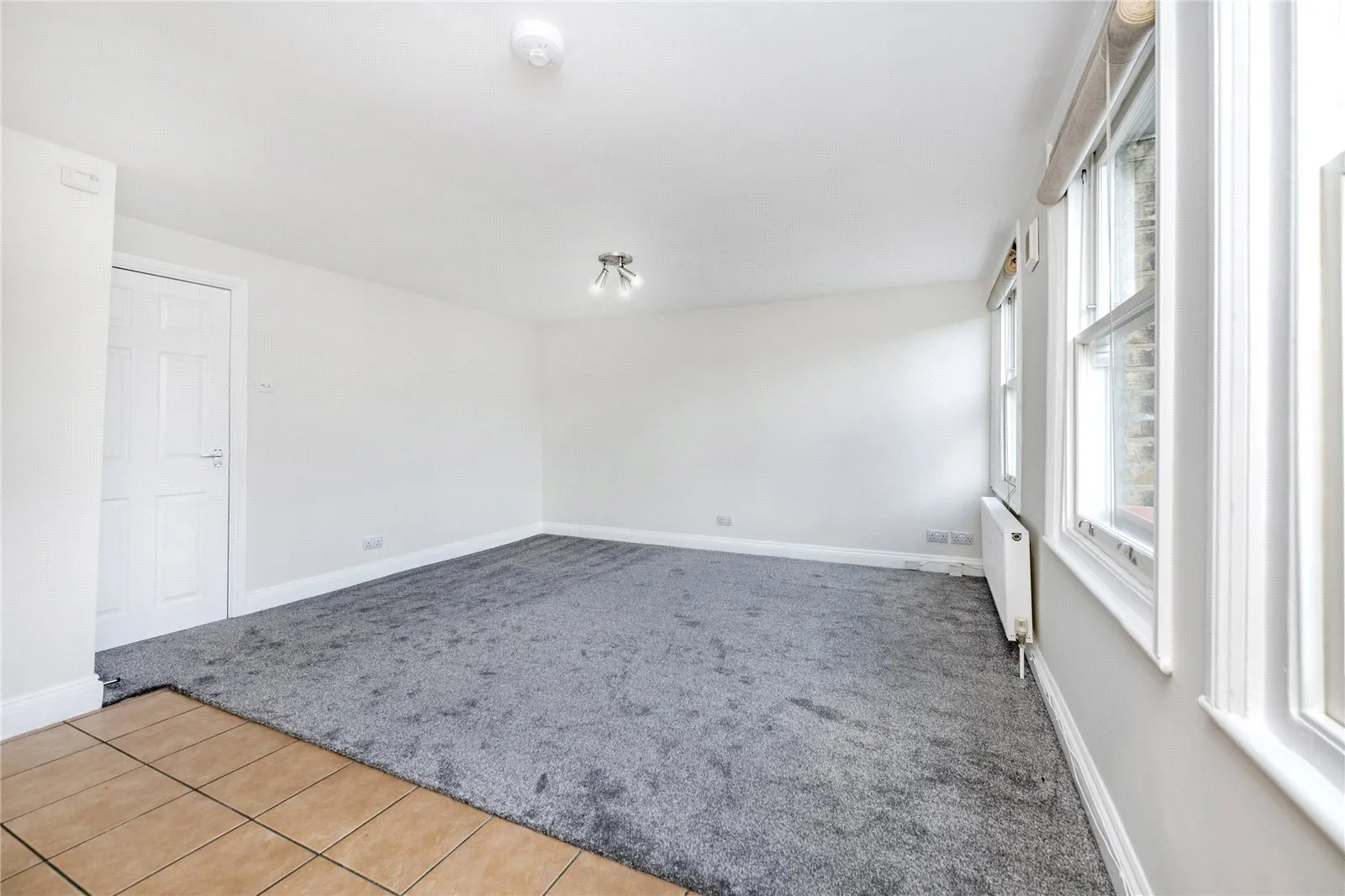 Flat Dyne Road in Greater London
