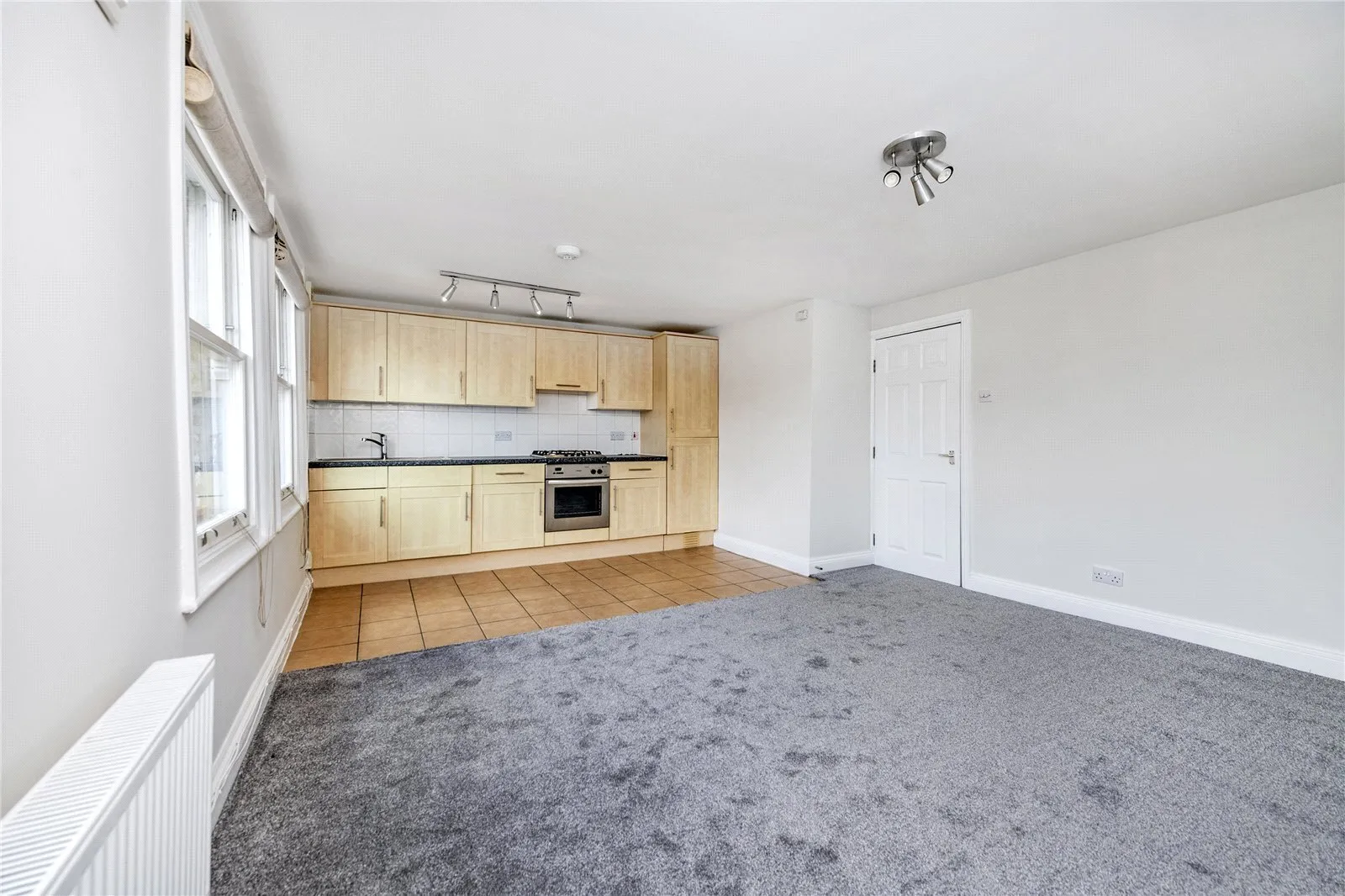 Flat Dyne Road in Greater London