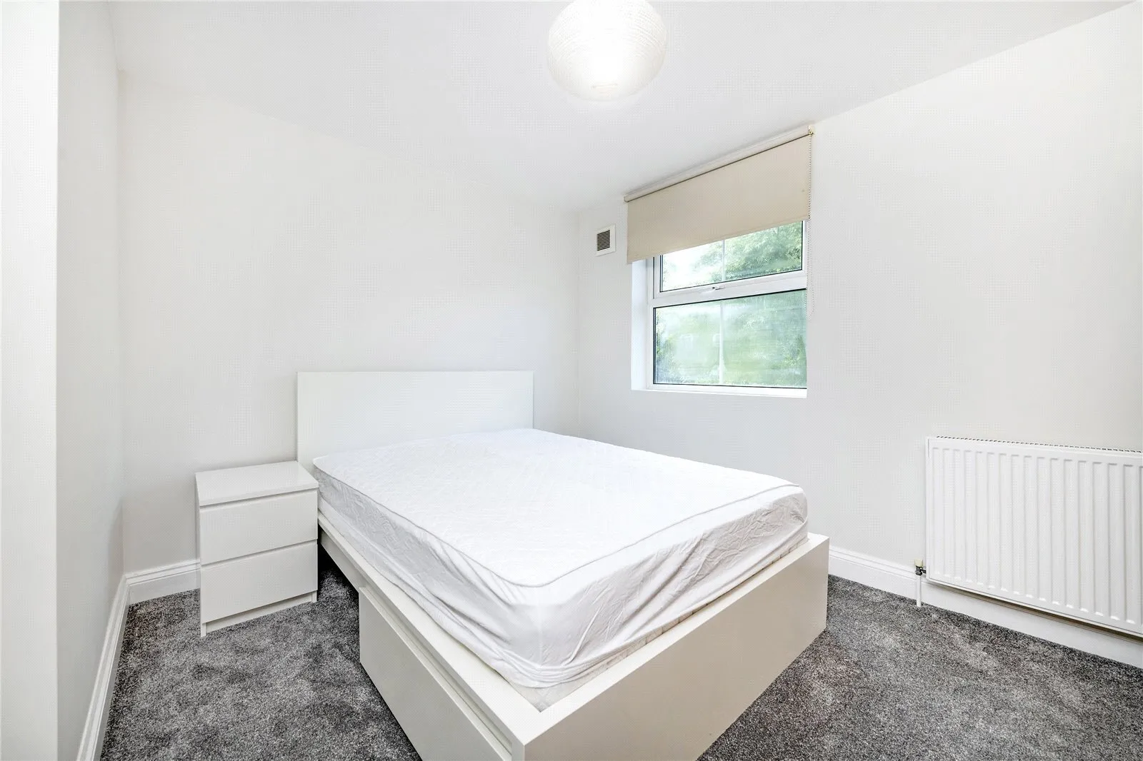 Flat Dyne Road in Greater London