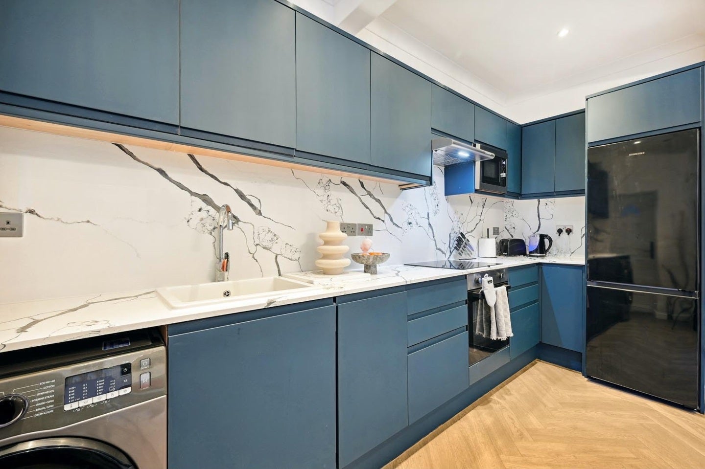 Flat Charlwood Street in City of Westminster