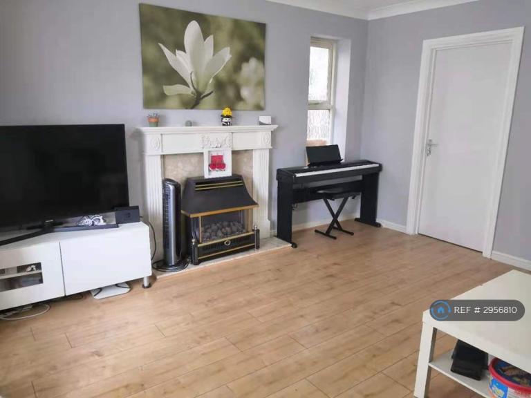 Room Squires Way in Coventry