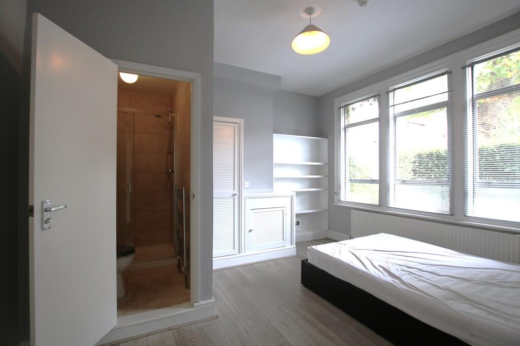 Room Cedar Road in Greater London
