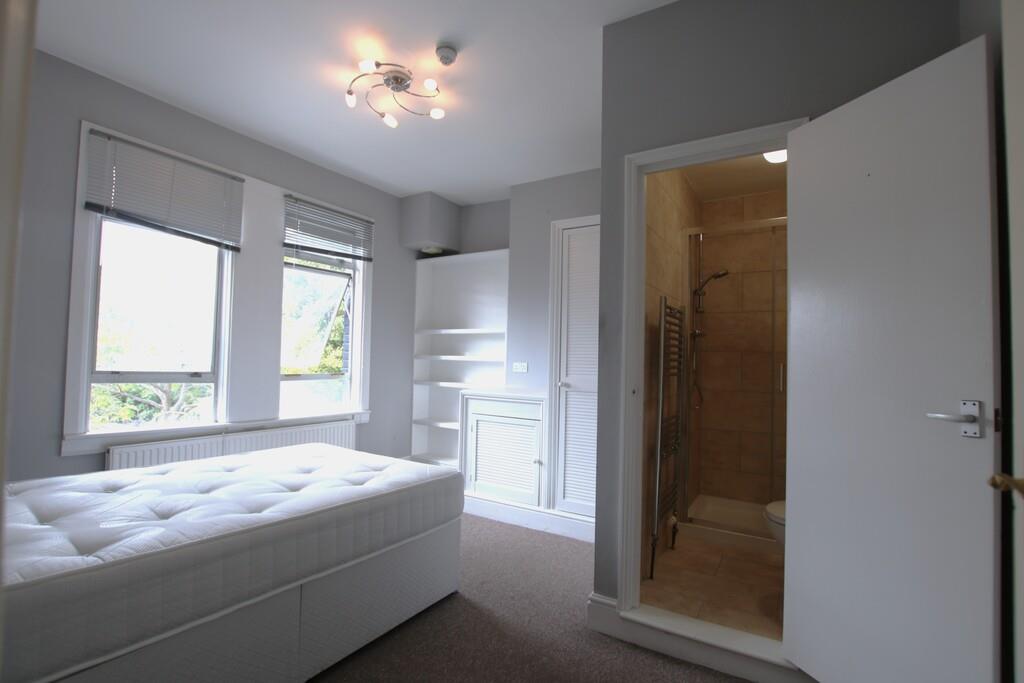 Room Cedar Road in Greater London