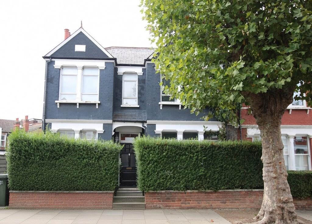 Room Cedar Road in Greater London
