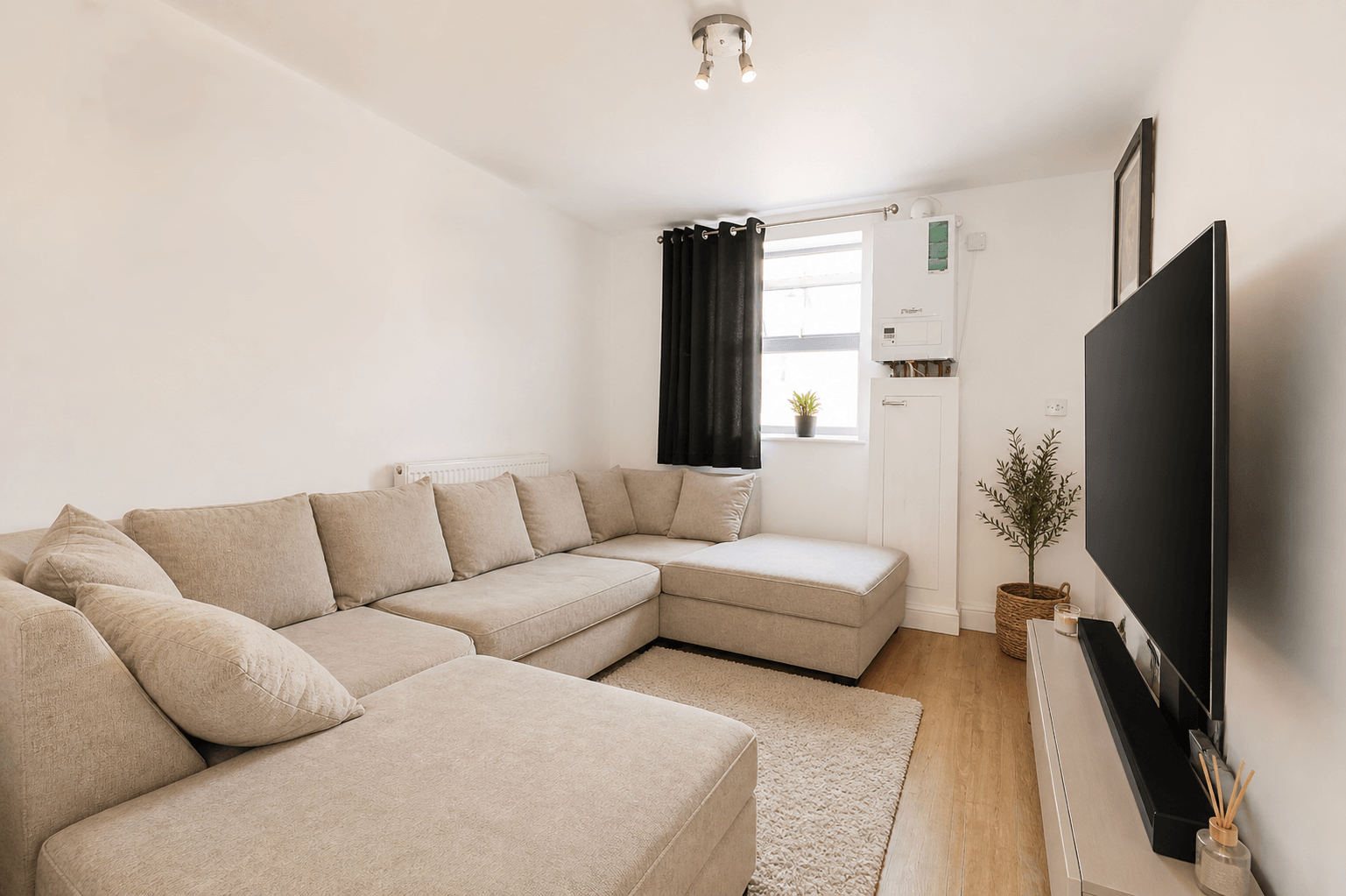 Flat Northolt Road in Greater London