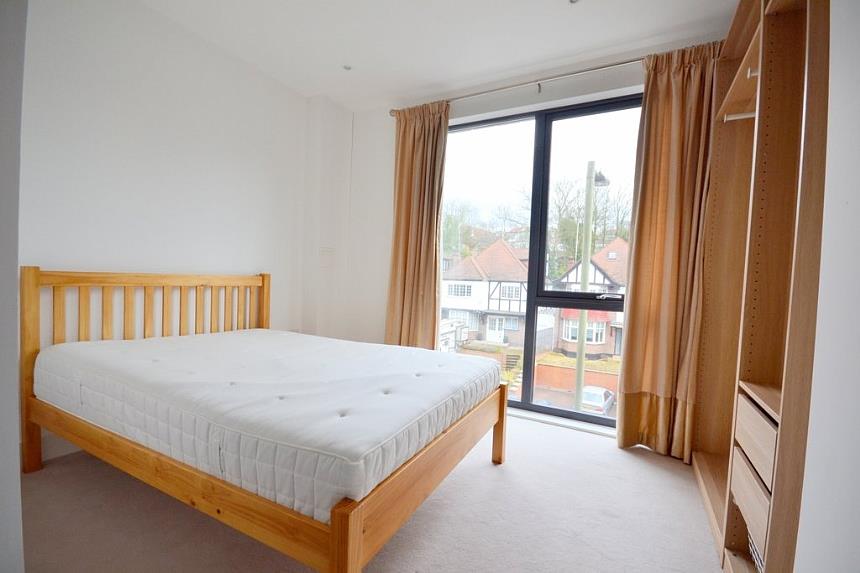 Flat Finchley Road in Greater London