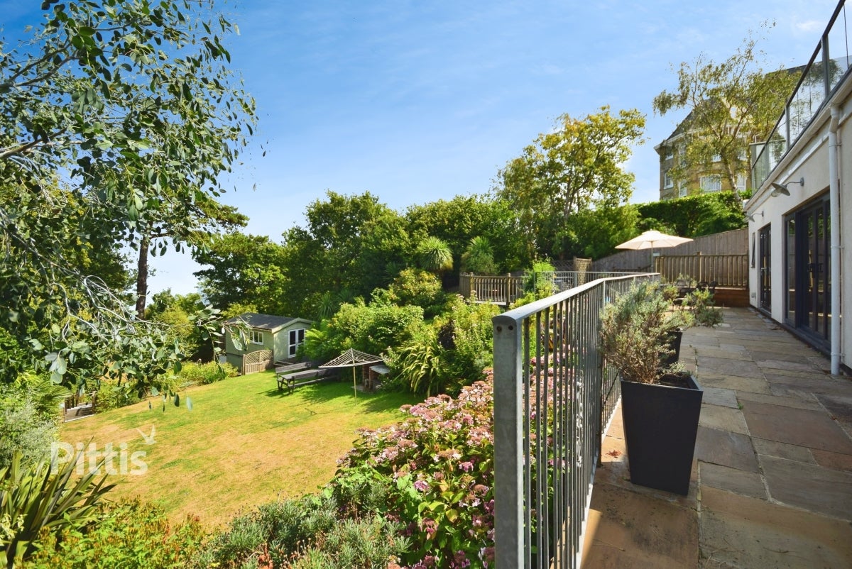 House Maude Close in Folkestone and Hythe District