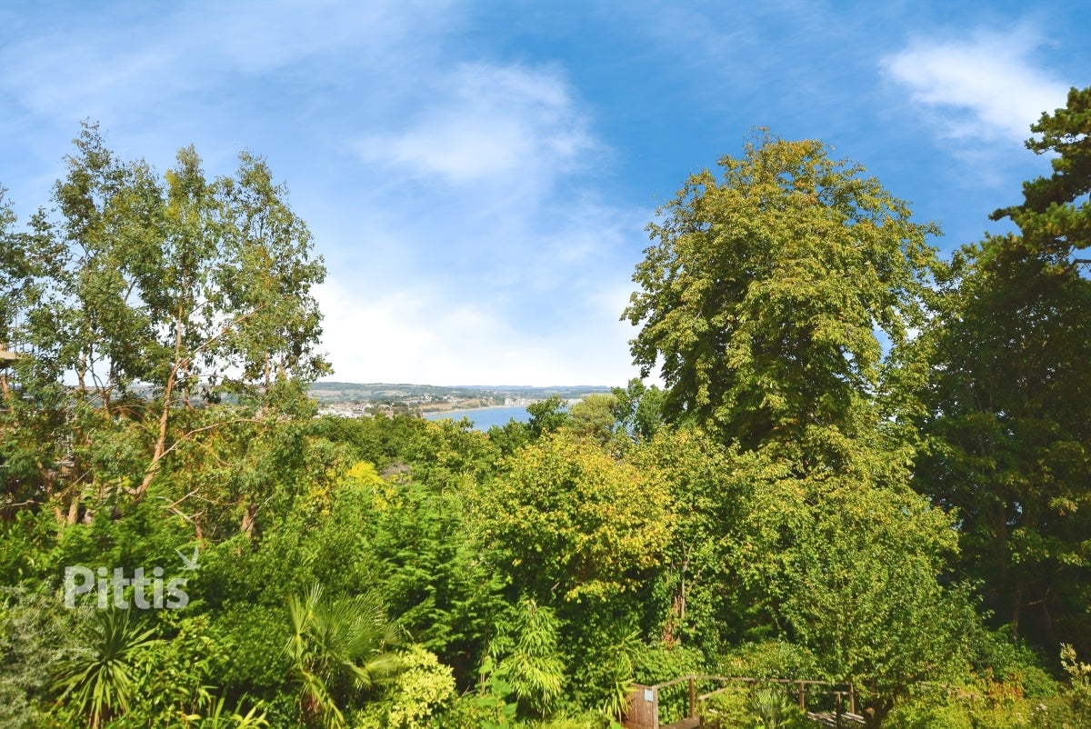 House Maude Close in Folkestone and Hythe District