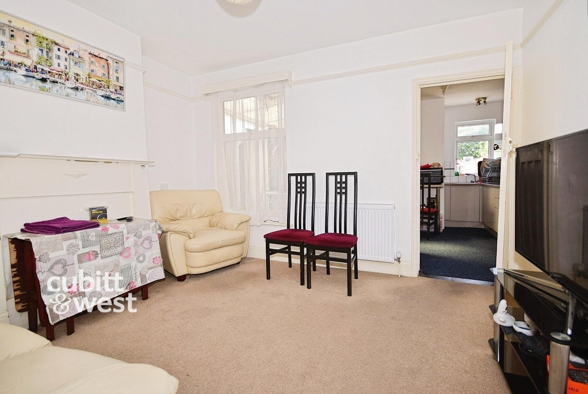 House Maude Close in Folkestone and Hythe District