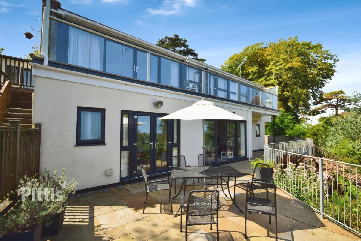 House Maude Close in Folkestone and Hythe District