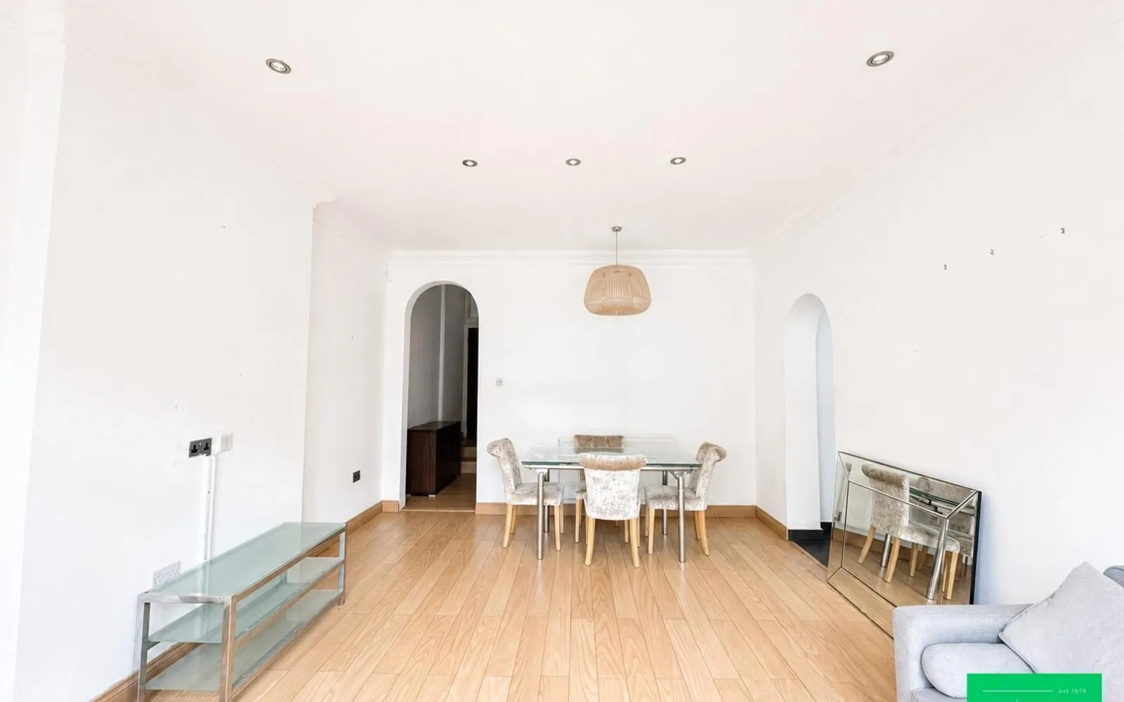 Flat Dollis Park in Greater London