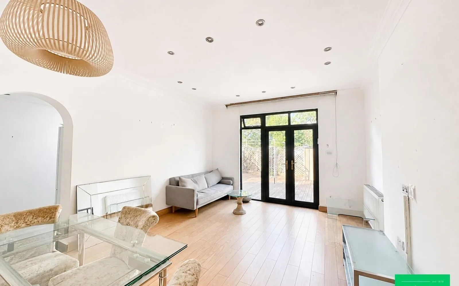 Flat Dollis Park in Greater London