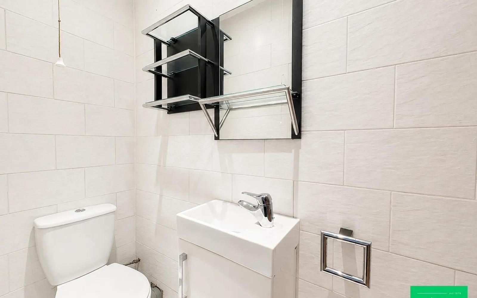 Flat Dollis Park in Greater London