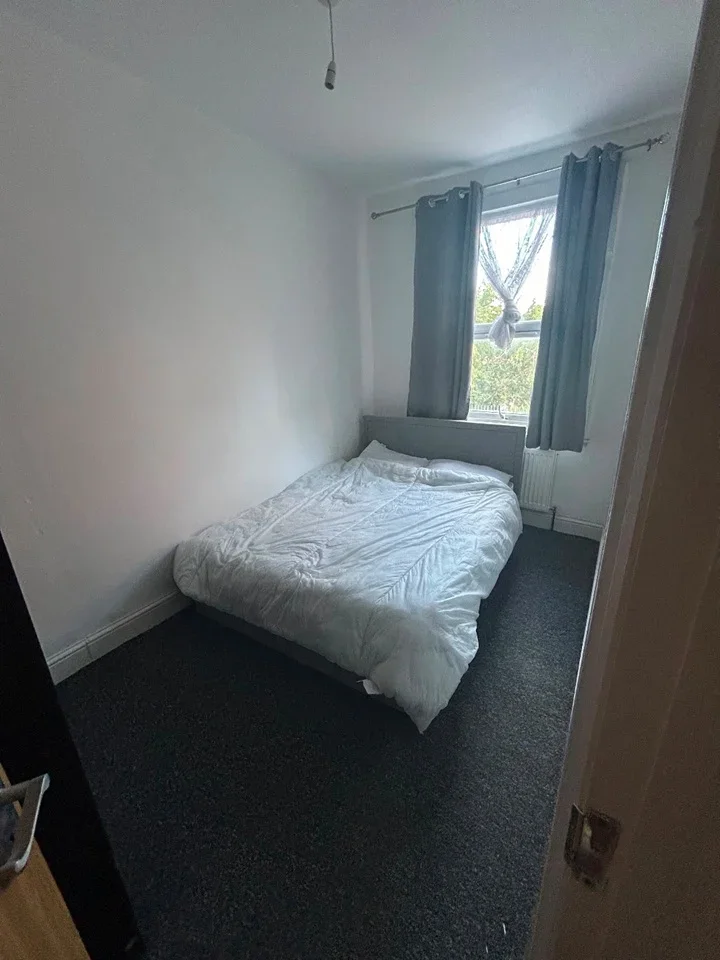 Room Grange Road in Greater London