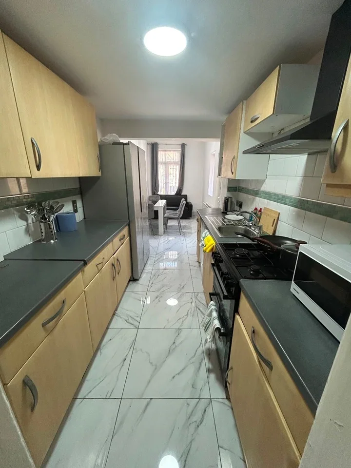 Room Grange Road in Greater London