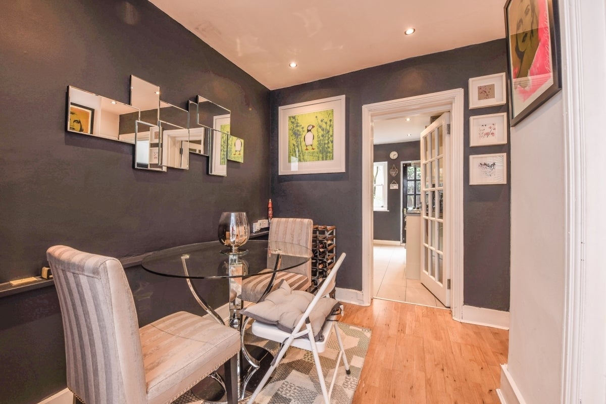 Flat Hemstal Road in Greater London