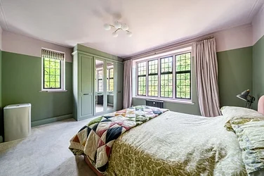 Flat Portsmouth Road in Greater London