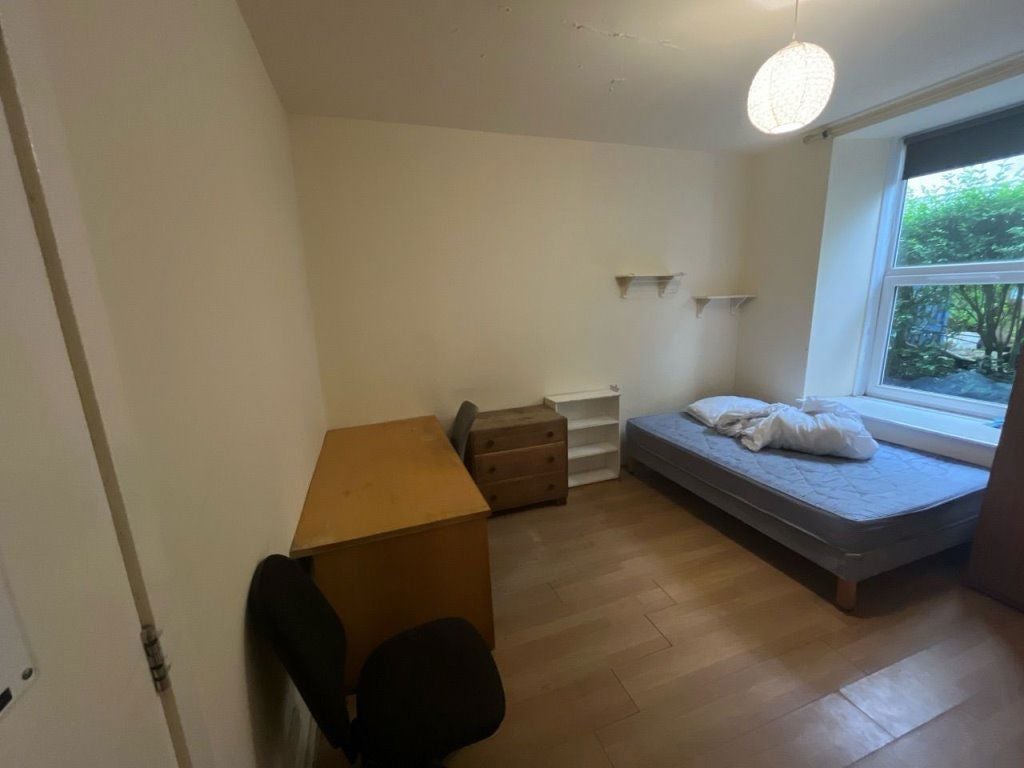 Room St Mary Place in Dundee