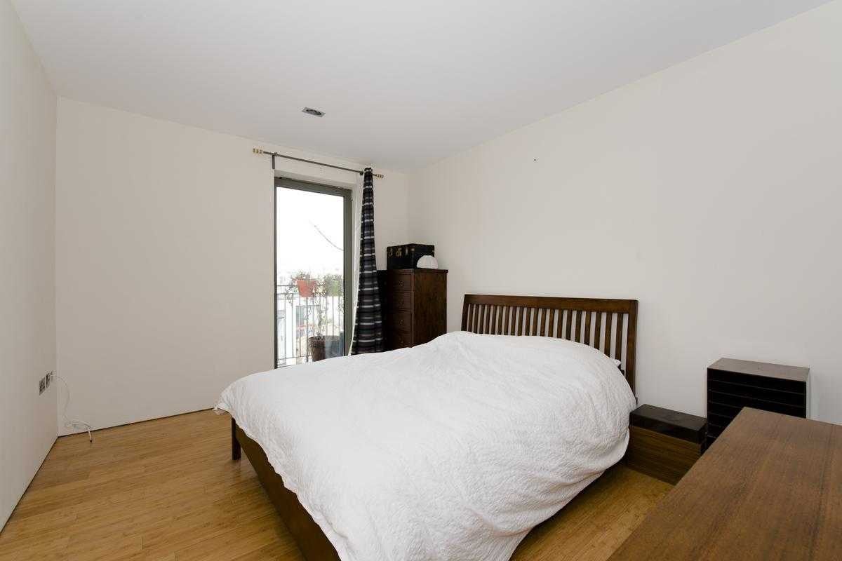 Flat Lee Street in Greater London