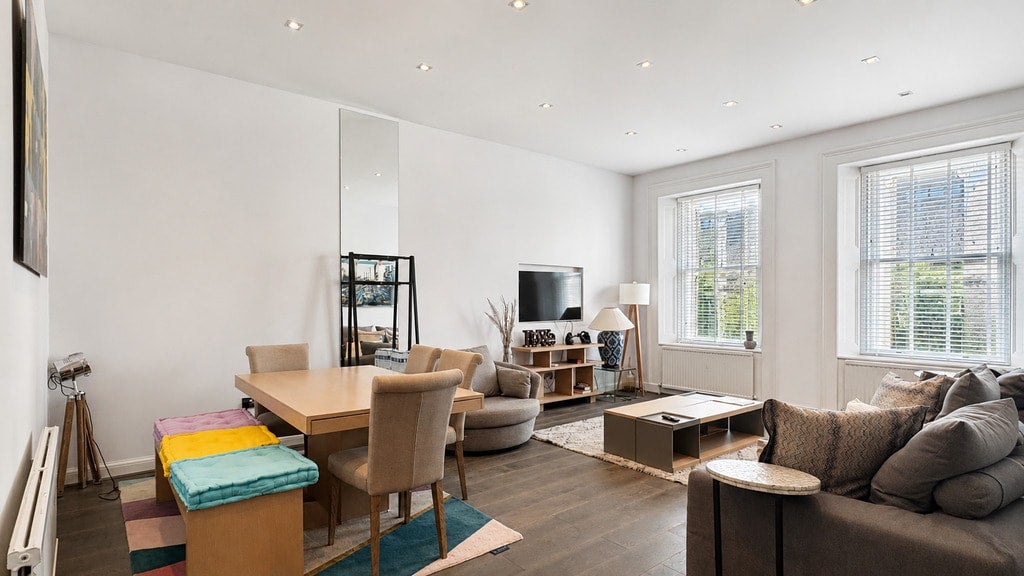 Flat Princes Gate in City of Westminster