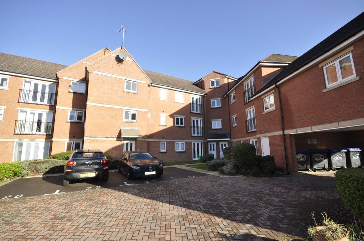 Flat Marshall Crescent in Dudley