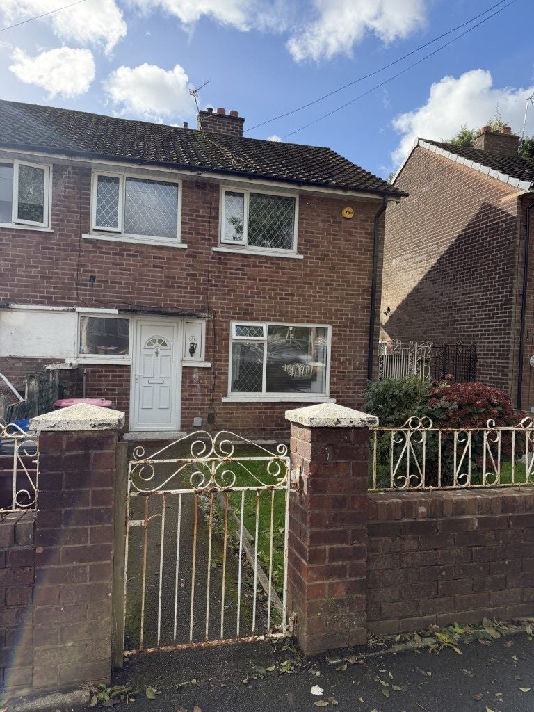House Kenyon Way in Salford