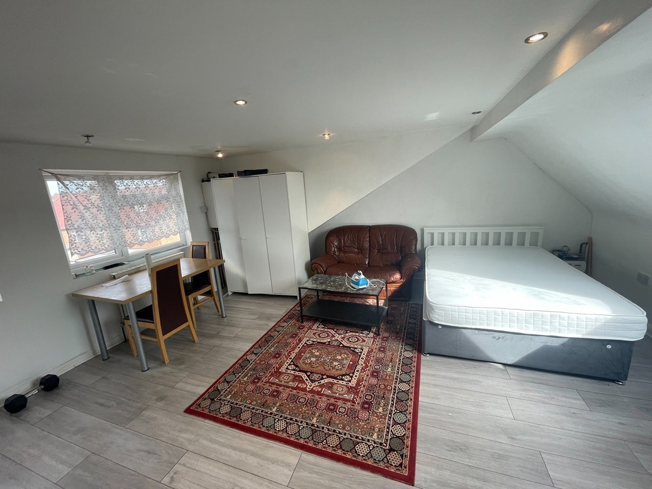 Flat Bury Street West in Greater London