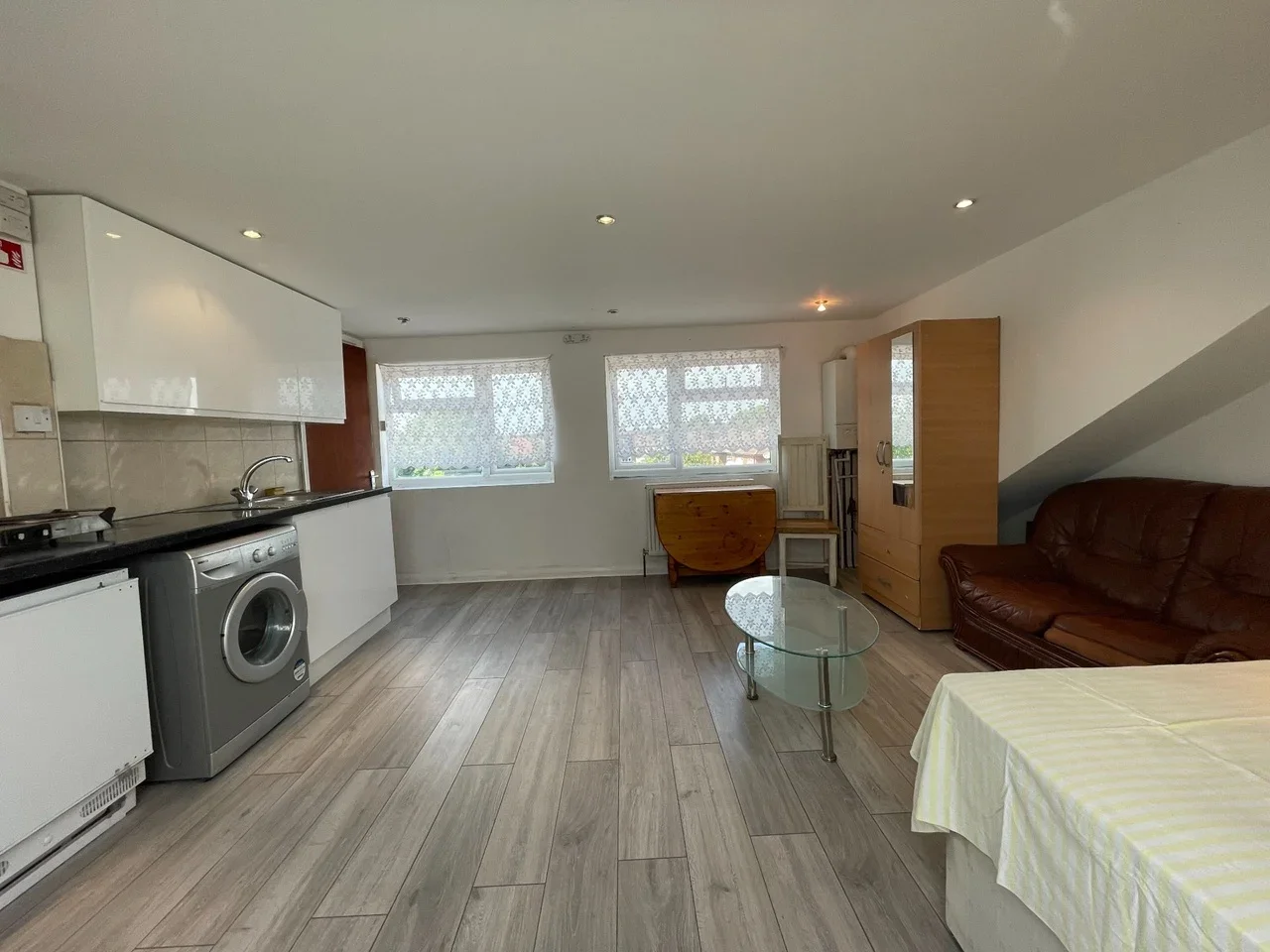 Flat Bury Street West in Greater London