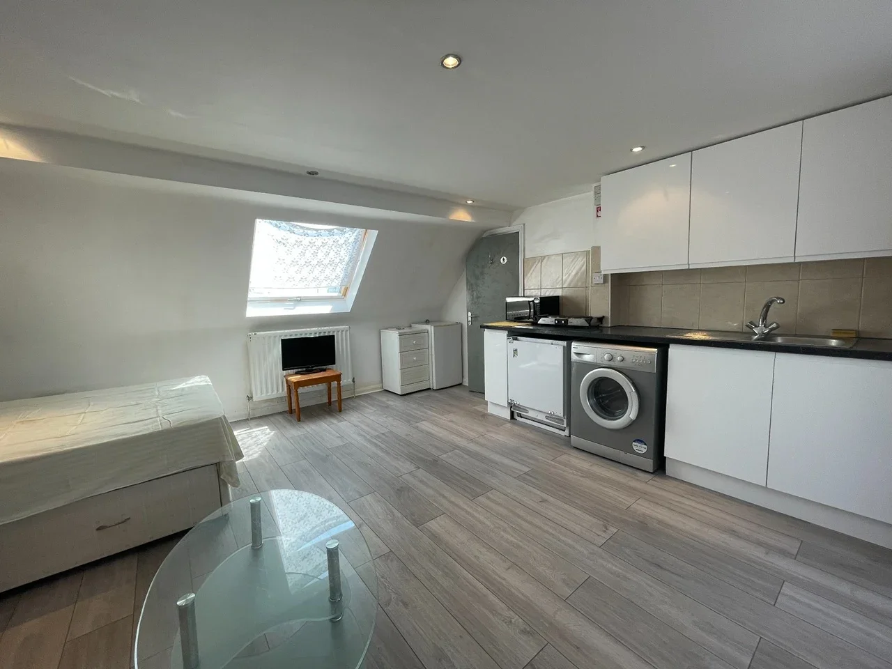 Flat Bury Street West in Greater London