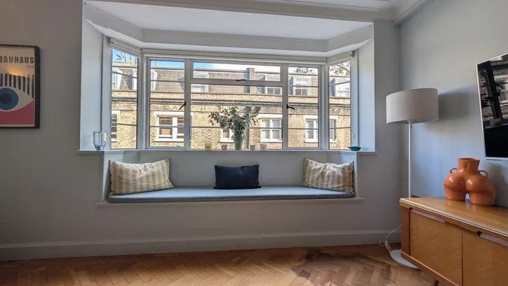 Flat Malet Street in Greater London