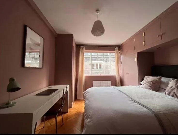 Flat Malet Street in Greater London