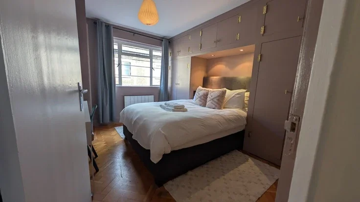 Flat Malet Street in Greater London