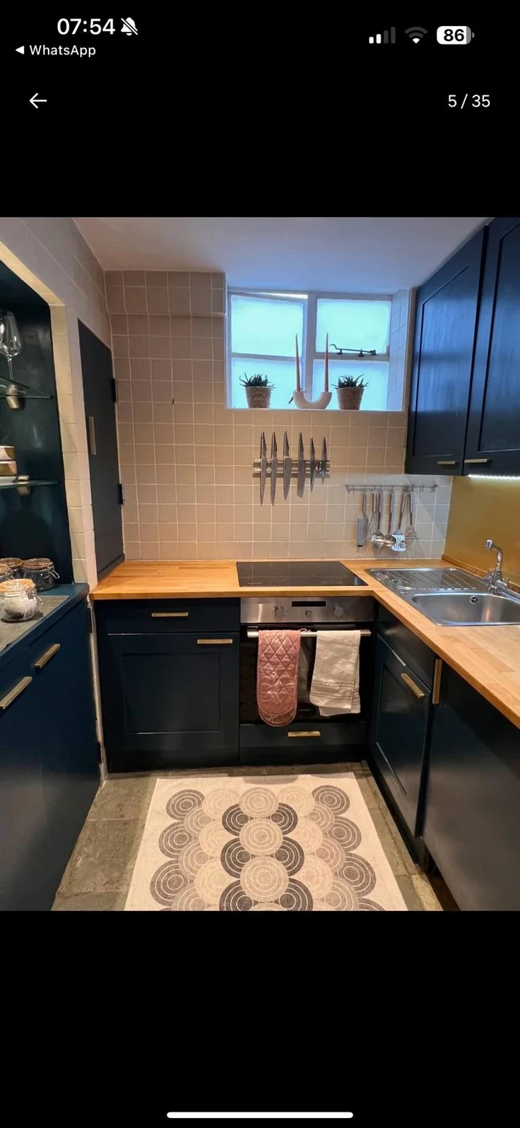 Flat Malet Street in Greater London